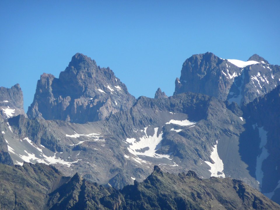 Au zoom, le Pic Sans Nom, Le Mont Pelvoux 