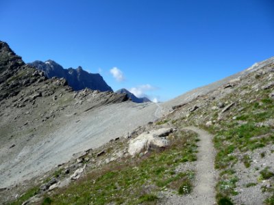 Sentier presque horizontal pour aller du col de l'Aup Mart… 