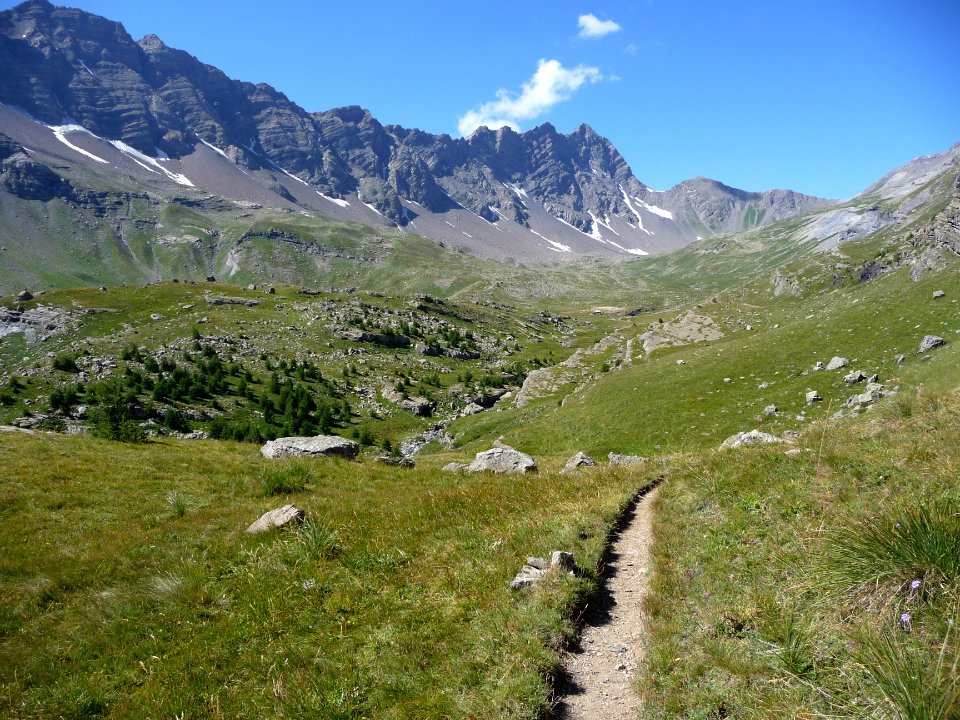 Dans la descente du vallon du Fournel : regard arrière 