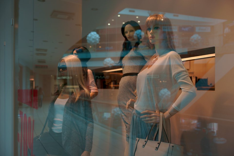 211 vilnius Waiting for Customers 