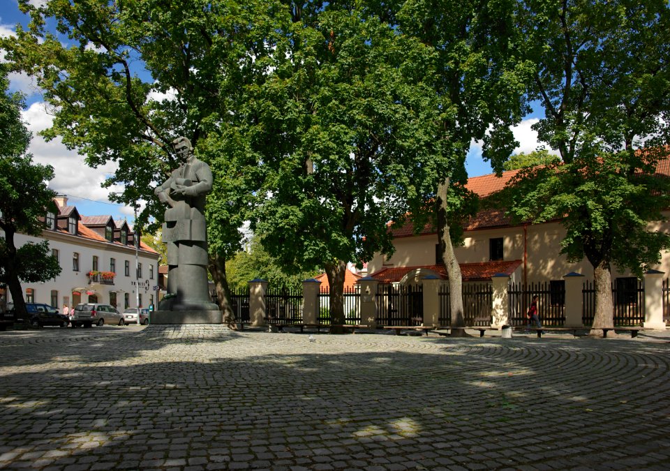 171 vilnius L. Stuoka-Gucevičius statue 