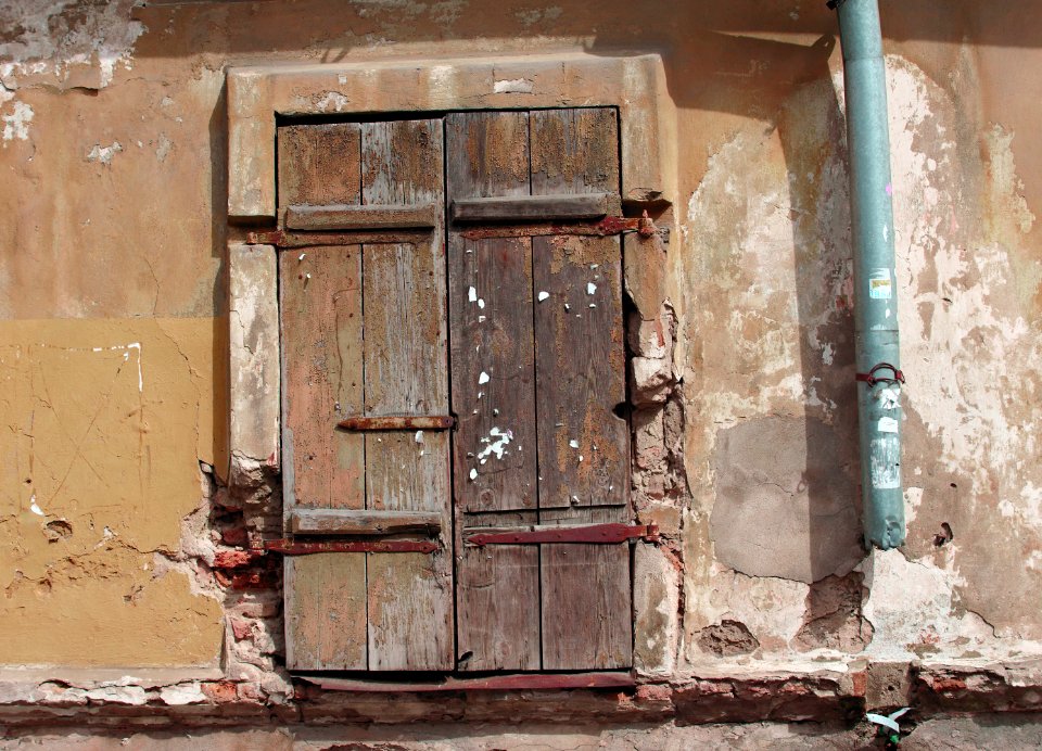 80 vilnius Shattered Shutter 