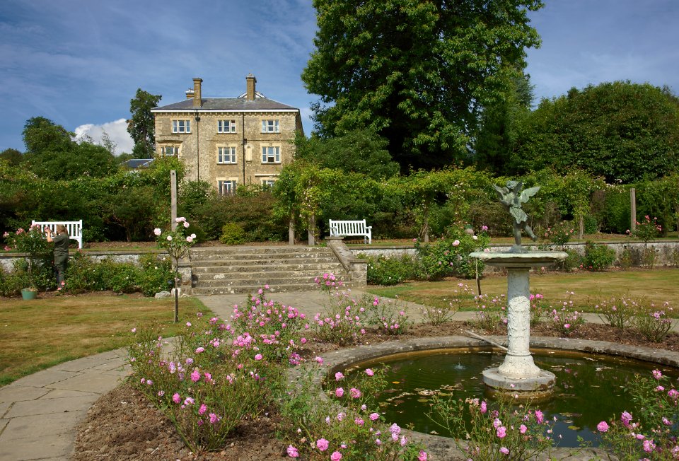 200 kent Emmetts Garden 