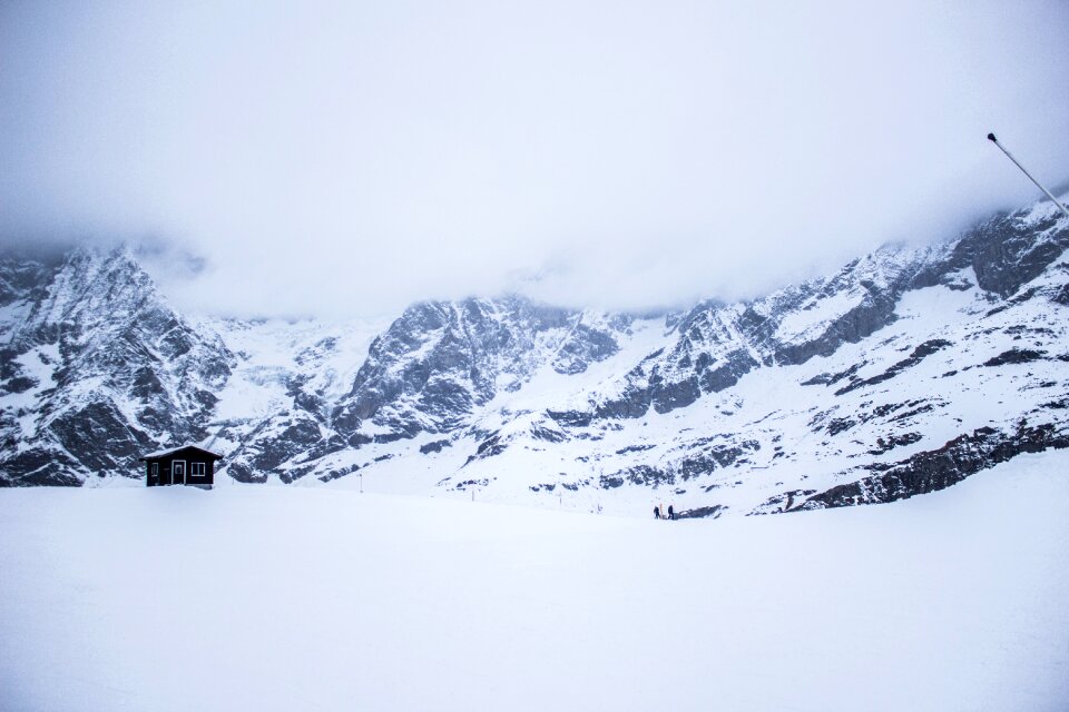 House mountains snow