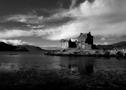 06 highlands Eilean Donan Castle bw2 photo