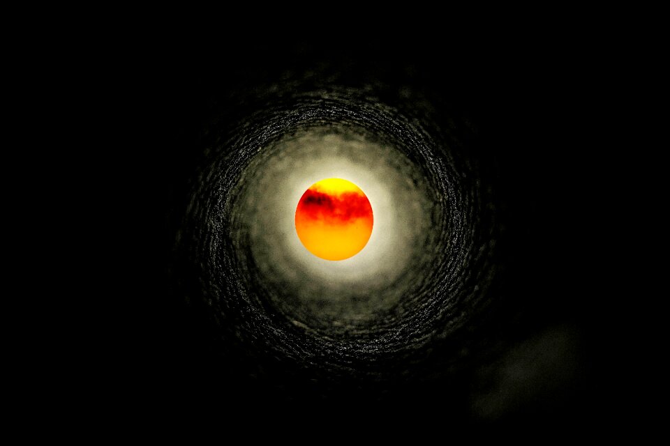 Hole black hole end