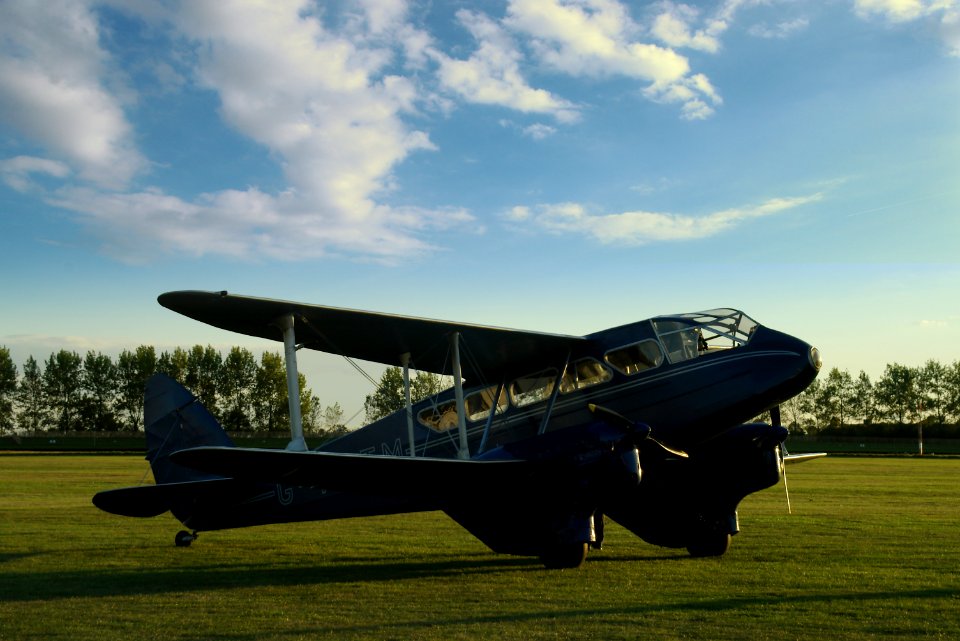12 record De Havilland Rapide 