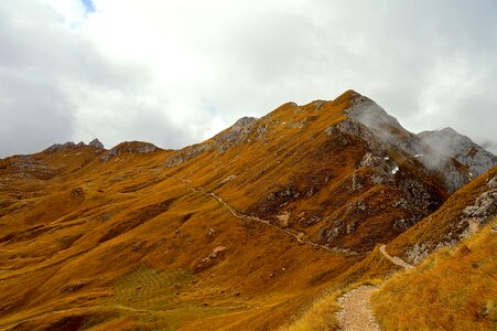 Peitlerkofel rock clouds