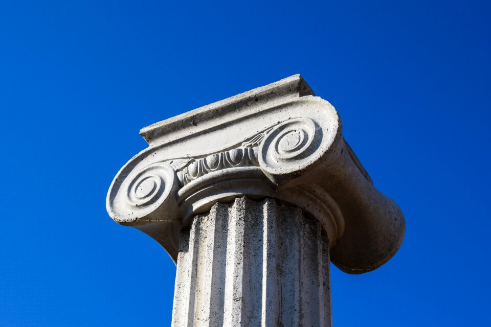 Column ionic elegance