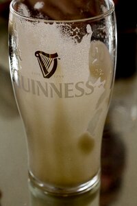 Glass foam guinness