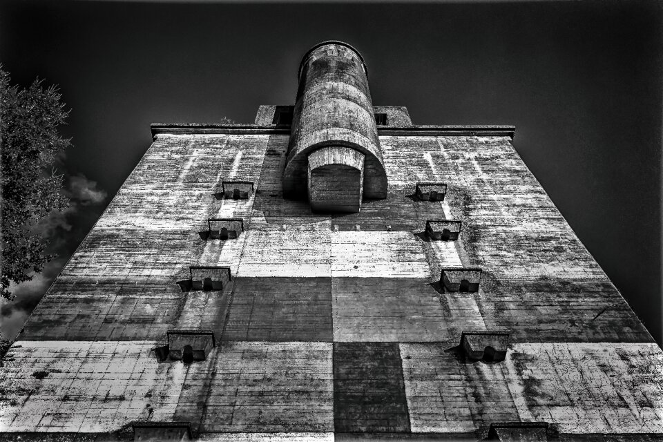 Concrete memory world war
