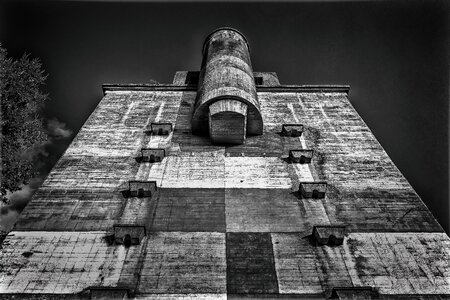 Concrete memory world war