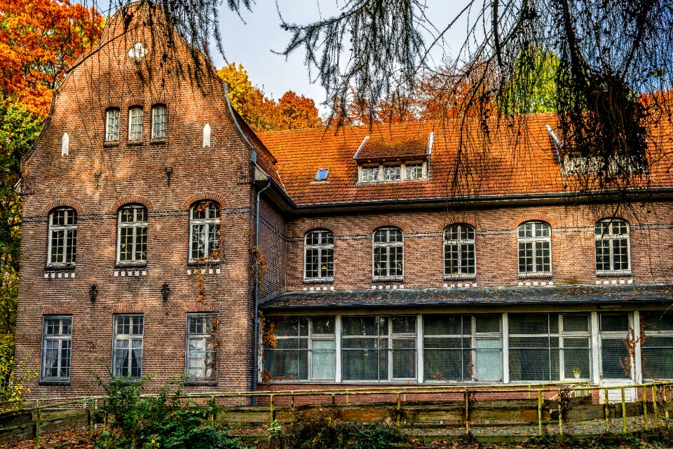 House break up dilapidated