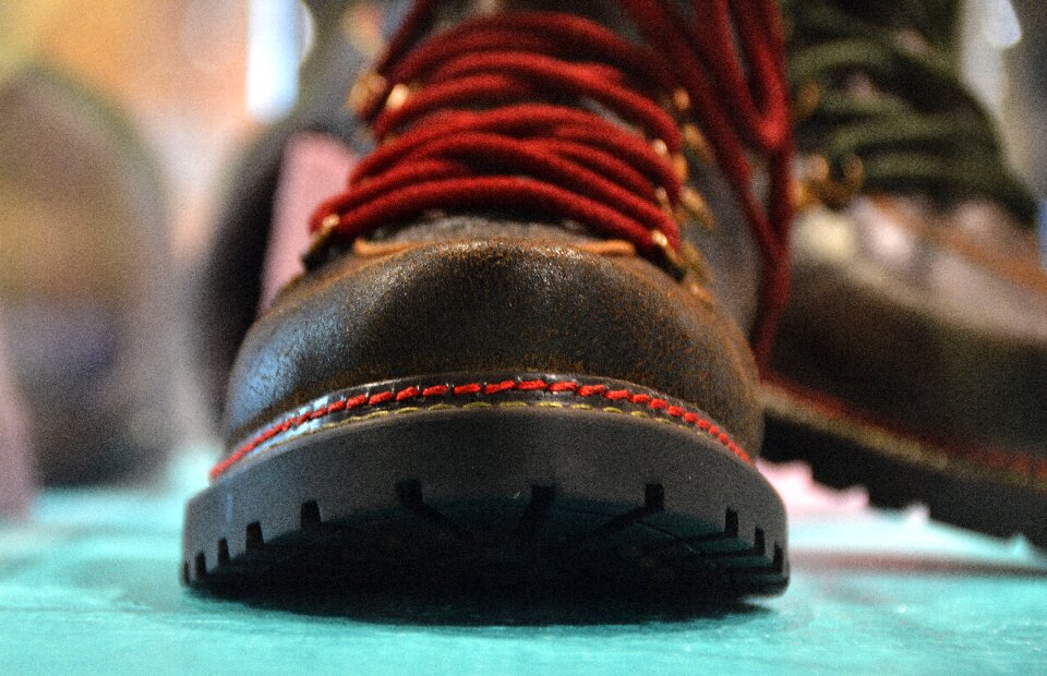 Shoe lace tie shoes hike