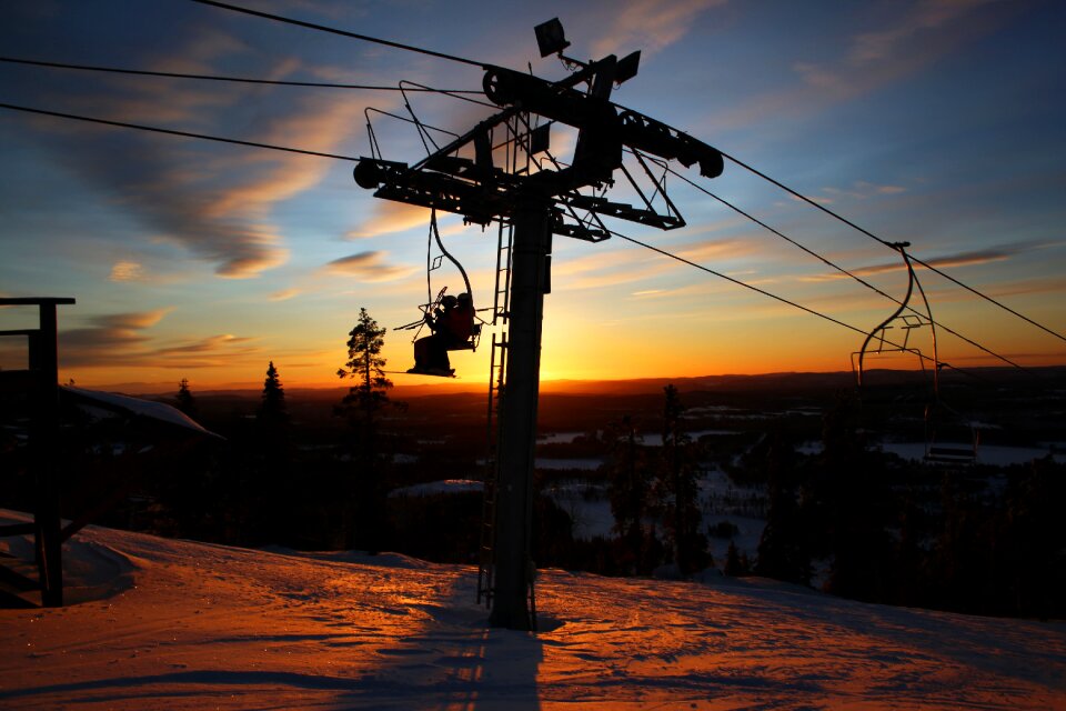 Backlight piste downhill skiing