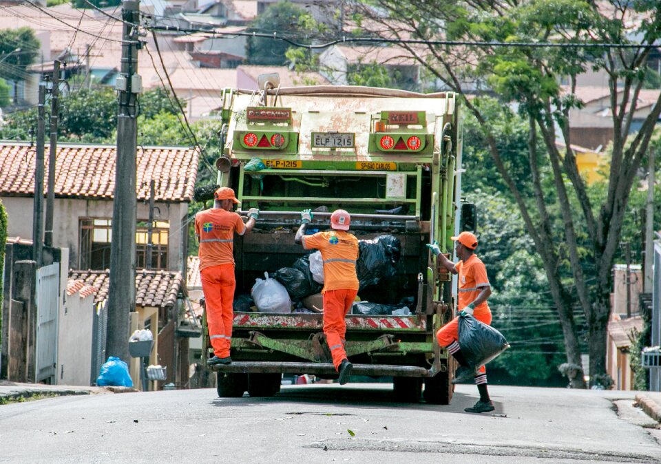 Street-sweeper collection team