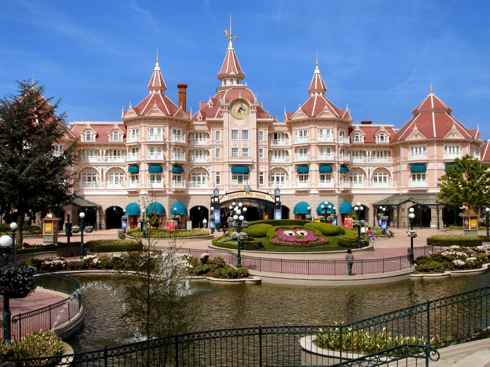 Disneyland paris paris theme