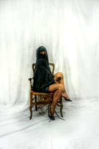 (Veil is beautiful !) Noura tonnemappée dans mon atelier (… 