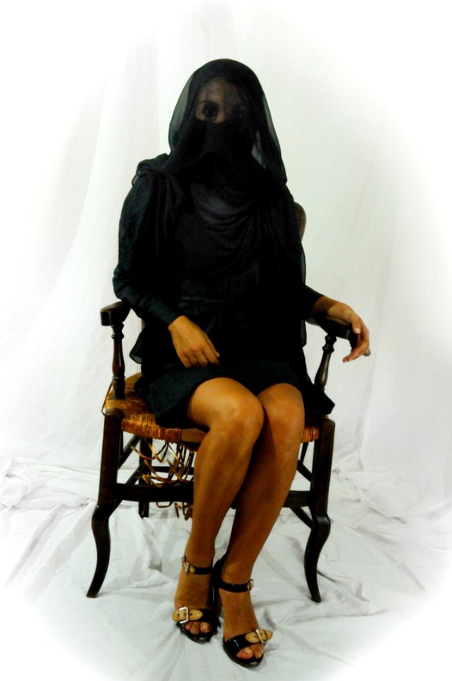 (Veil is beautiful !) Noura tonnemappée dans mon atelier (… 
