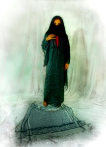 (Veil is beautiful !) Noura tonnemappée dans mon atelier (… 