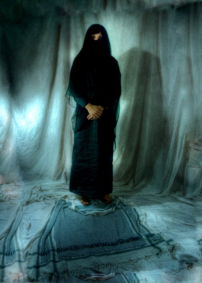 (Veil is beautiful !) Noura tonnemappée dans mon atelier (… 