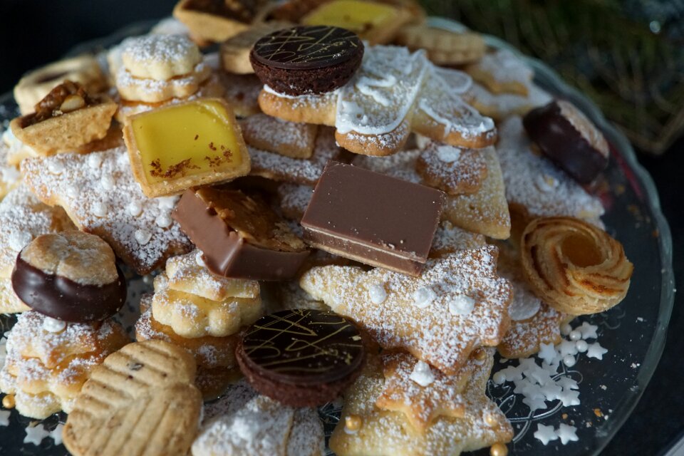 Bake small cakes cookies