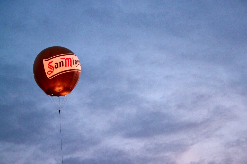 Hot air balloon float take off
