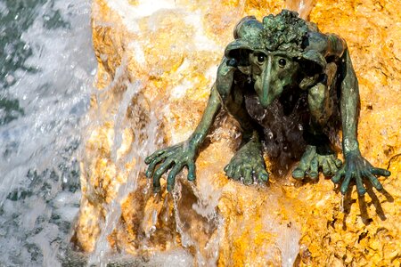 Fountain art metal
