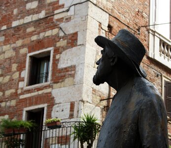 Verona italy statues