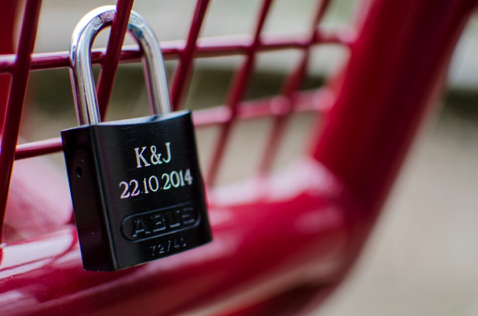 Federal government love locks bank