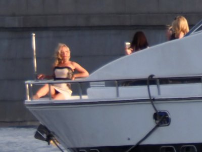 Paparazi 100% crop 