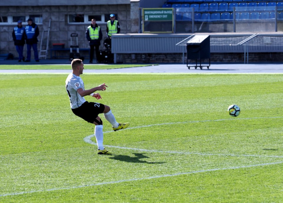 Ball to the ... grass 