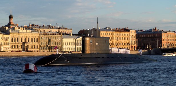 Подводная лодка в степях Петербурга 