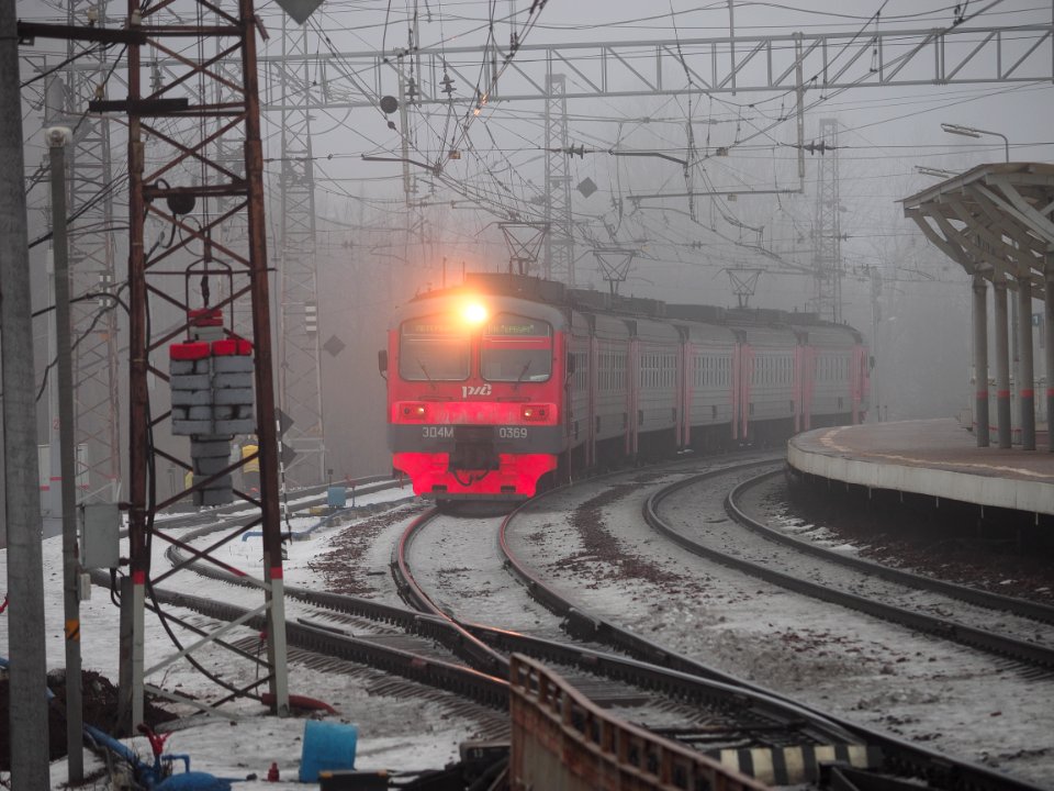 Foggy train 