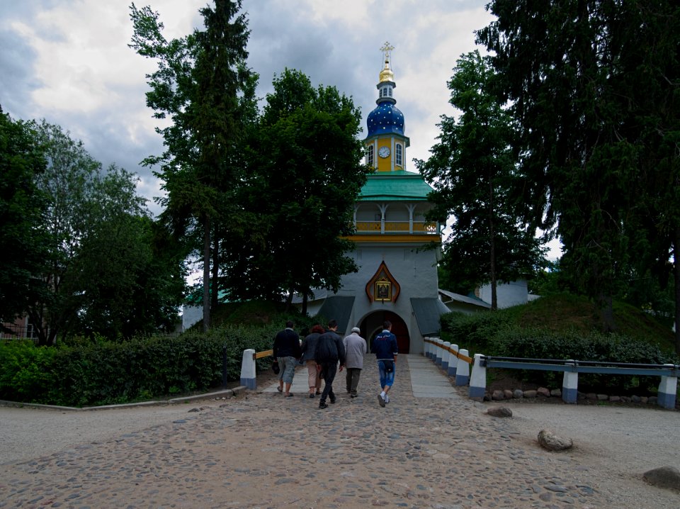 Вход в монастырь 