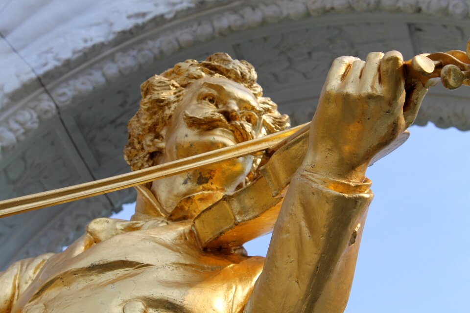 Stadtpark vienna monument gold