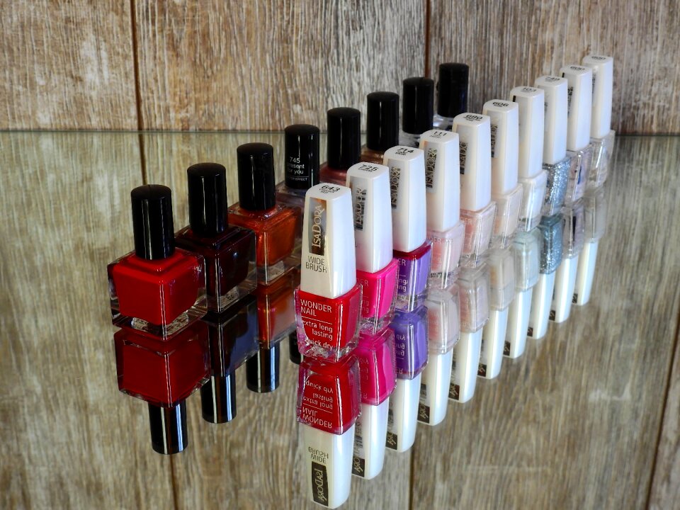 Paint nails toe nails