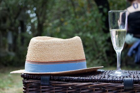 Picnic hats champagne