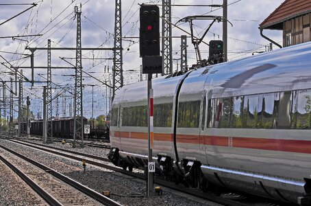 Signals green light departure