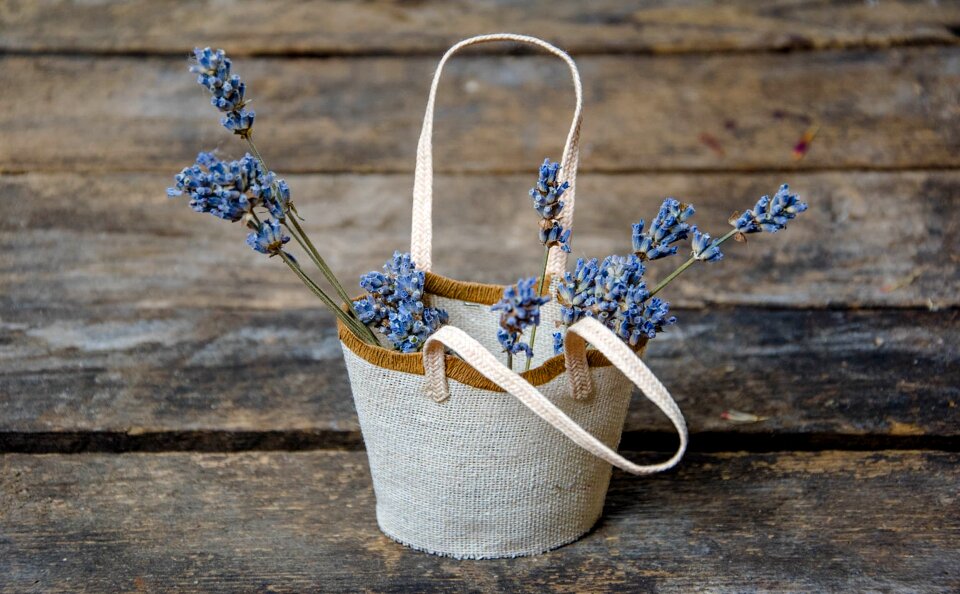Basket composition violet