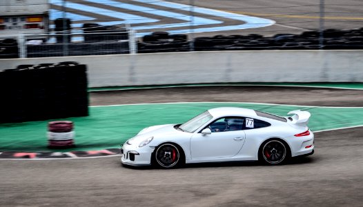 white porsche 