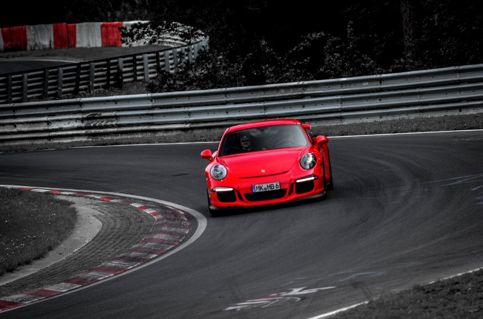 red porsche 