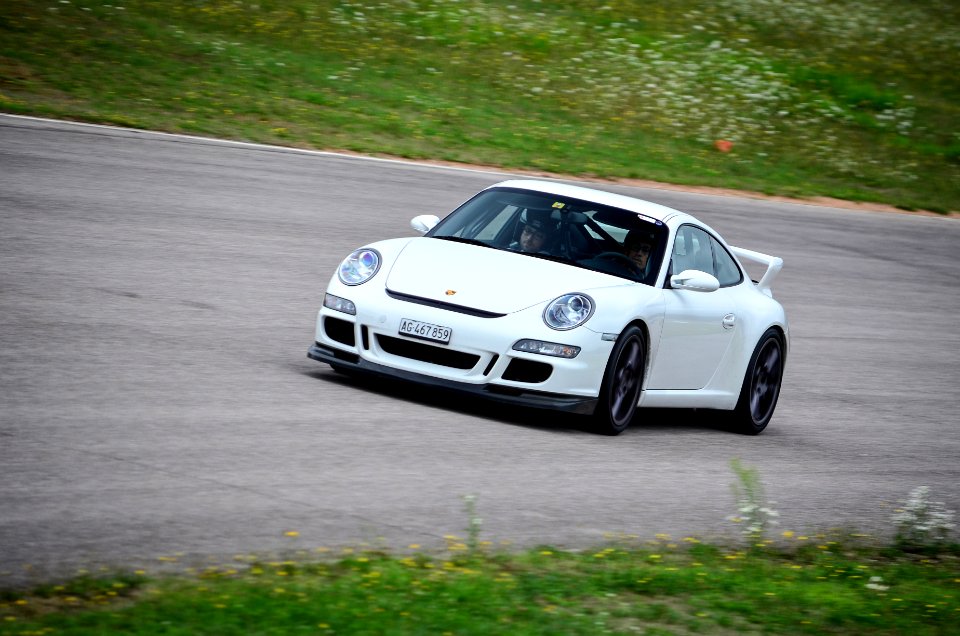 white porsche 