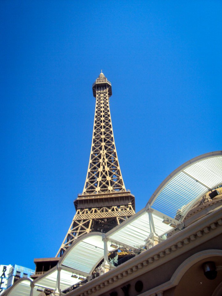 vegas eiffel tower 