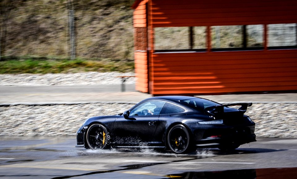 porsche flat out 