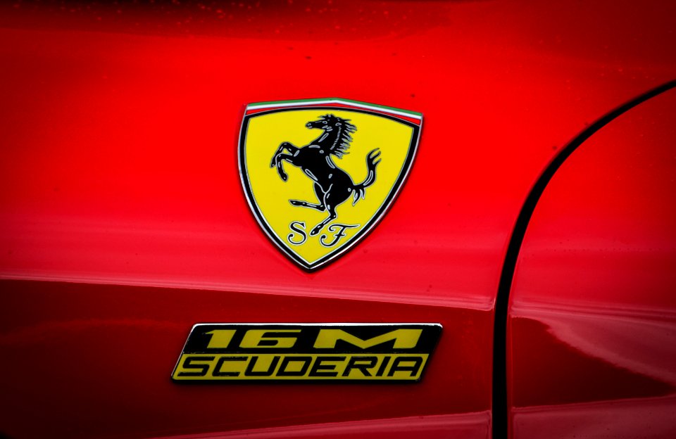 ferrari logo 