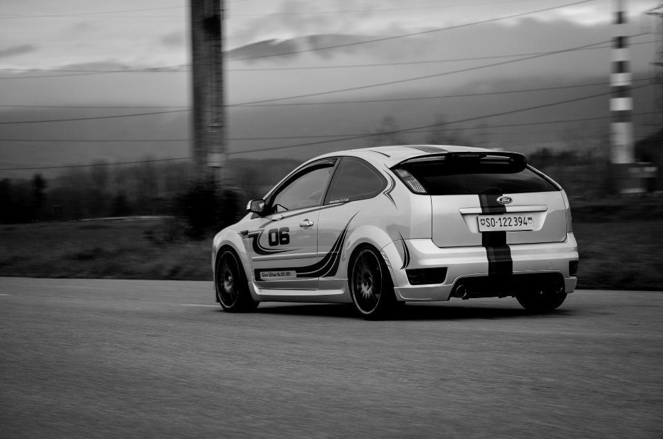dado black and white 