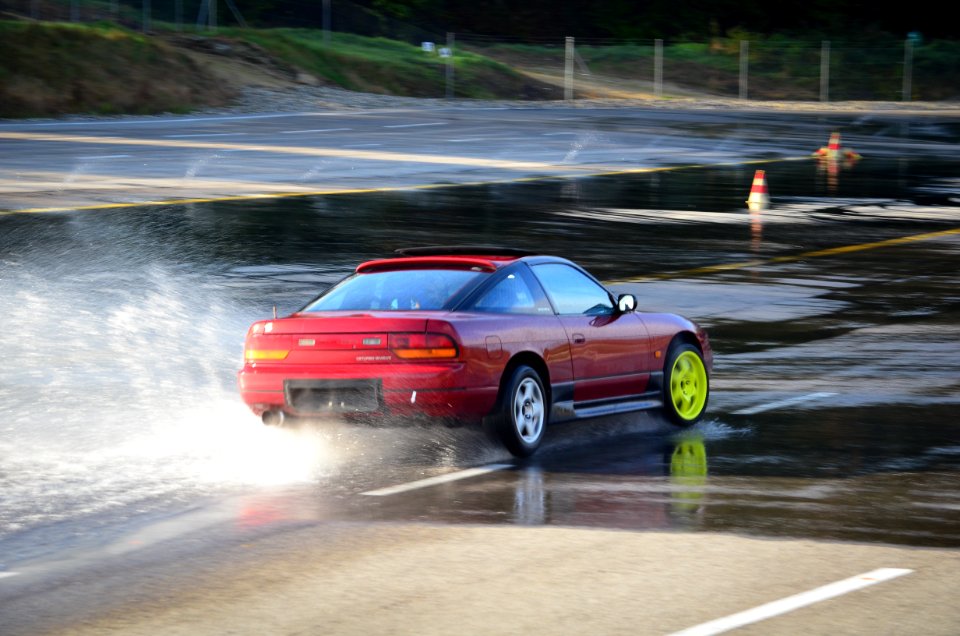 nissan red 