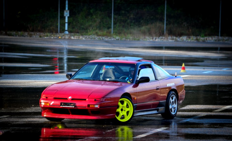 nissan red 
