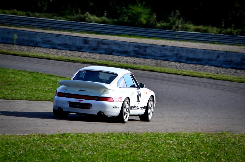 white porsche 